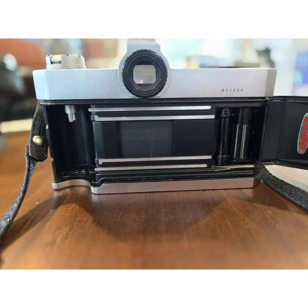 Vtg KONICA Autoreflex A 35mm Camera F=52mm 1:18 Lens & Leather Case & UV Filter